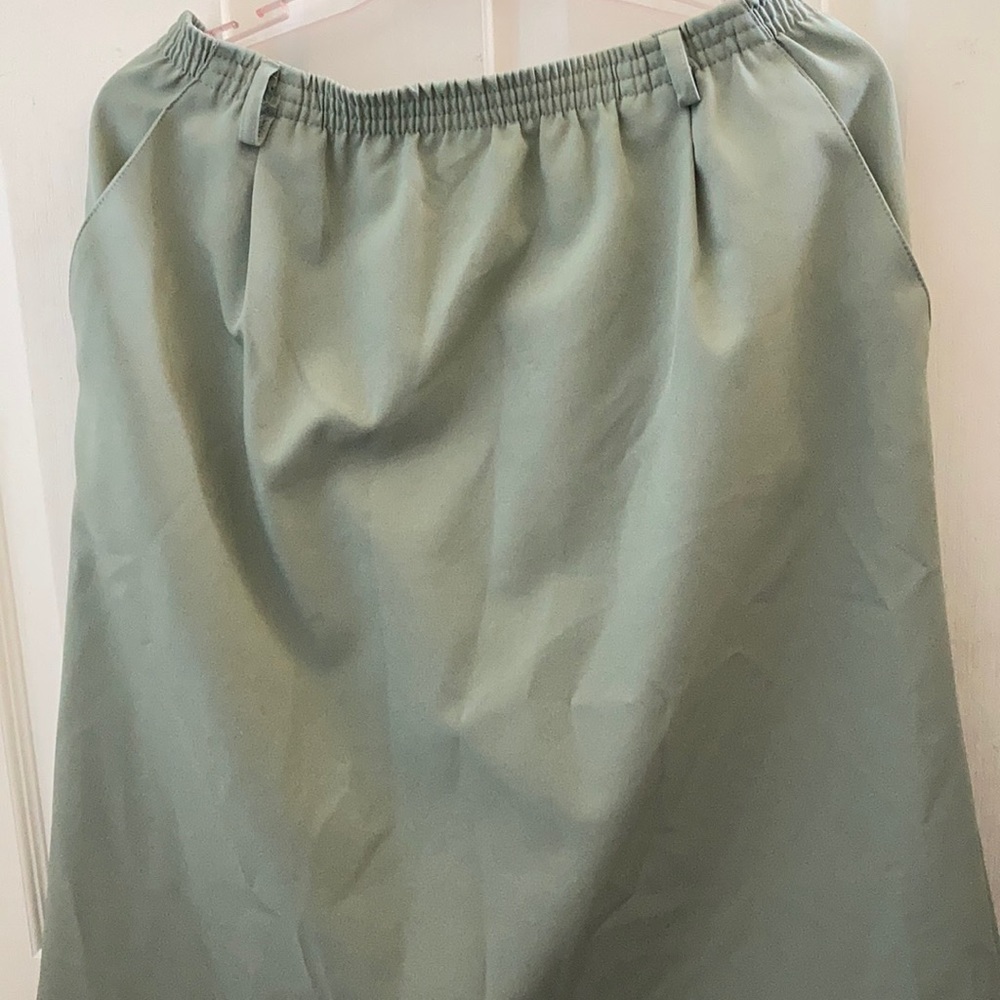 FINAL MARKDOWN Ladies Blair skirt 14p